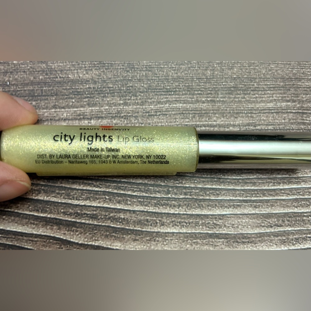 Laura Geller City Lights Lip Gloss - Sparkling Gold - Picture 2 of 3